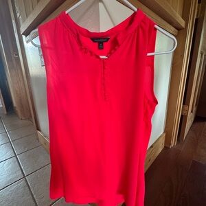 Banana Republic Women's Red Sleeveless Top. Size Medium
